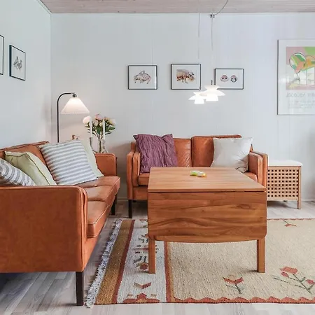 Dom wakacyjny 4 Bedroom Lovely In Nexø