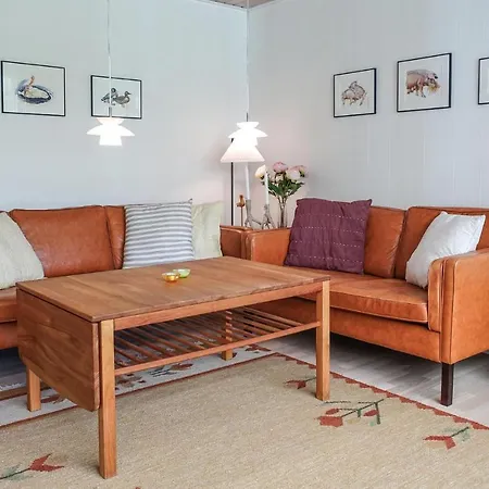 Dom wakacyjny 4 Bedroom Lovely In Nexø