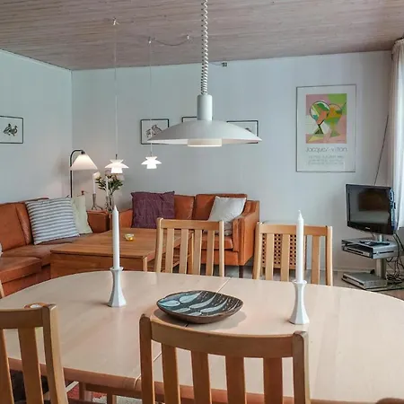 4 Bedroom Lovely In Dom wakacyjny